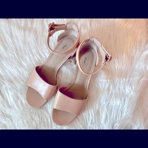 Clarks Elisa Dedra Blush Leather Chunk Wedges. Size 9M.